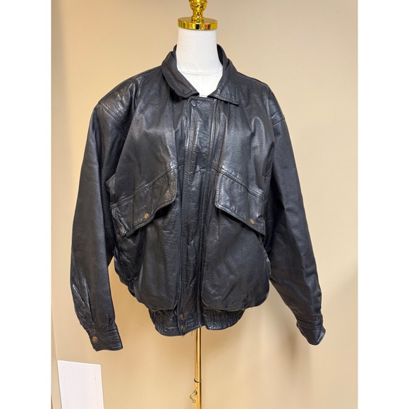 VINTAGEBlack Leather Bomber Jacket Classic Zip Front Pockets Size medium